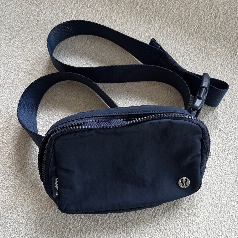 LIKE NEW. lululemon athletica Navy Belt Bag